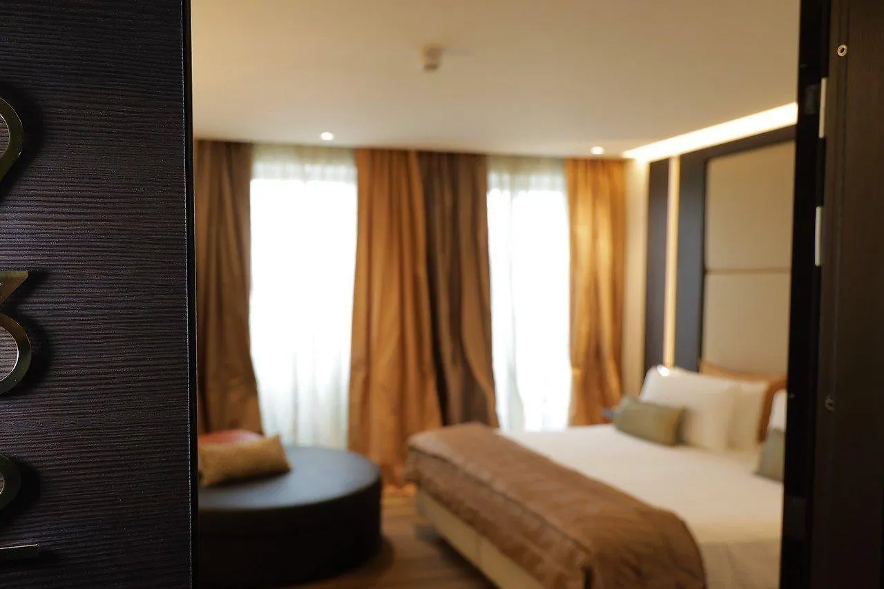 Hotel Dei Cavalieri Milano Duomo 4*, Milan